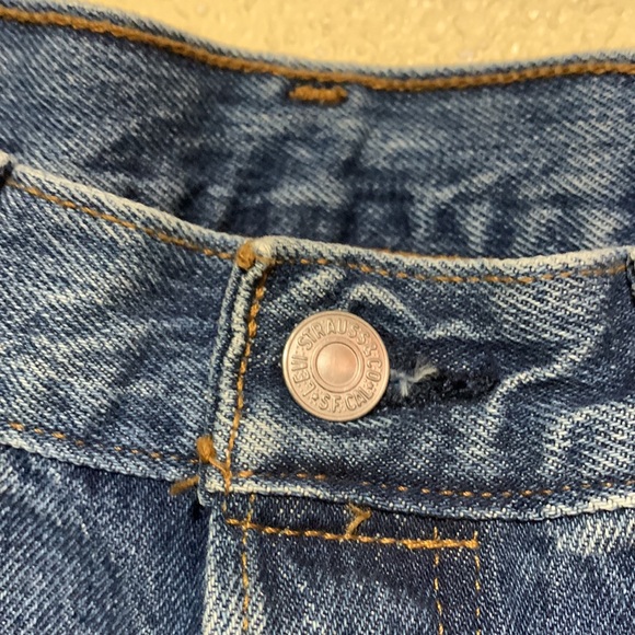 Levi Strauss Men's Jeans Button Fly Straight 501 Medium Wash W33xL34 - Picture 8 of 16